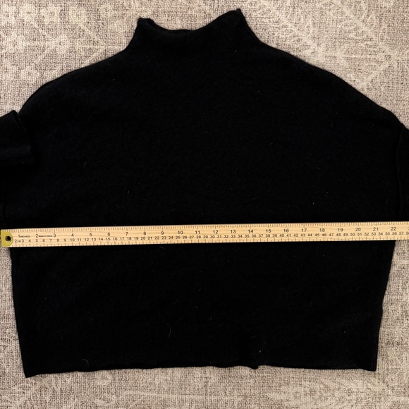 Anthropologie Pilcro Cropped Cashmere Sweater XS
Black Mock Neck Minimalist Chic - Picture 6 of 7